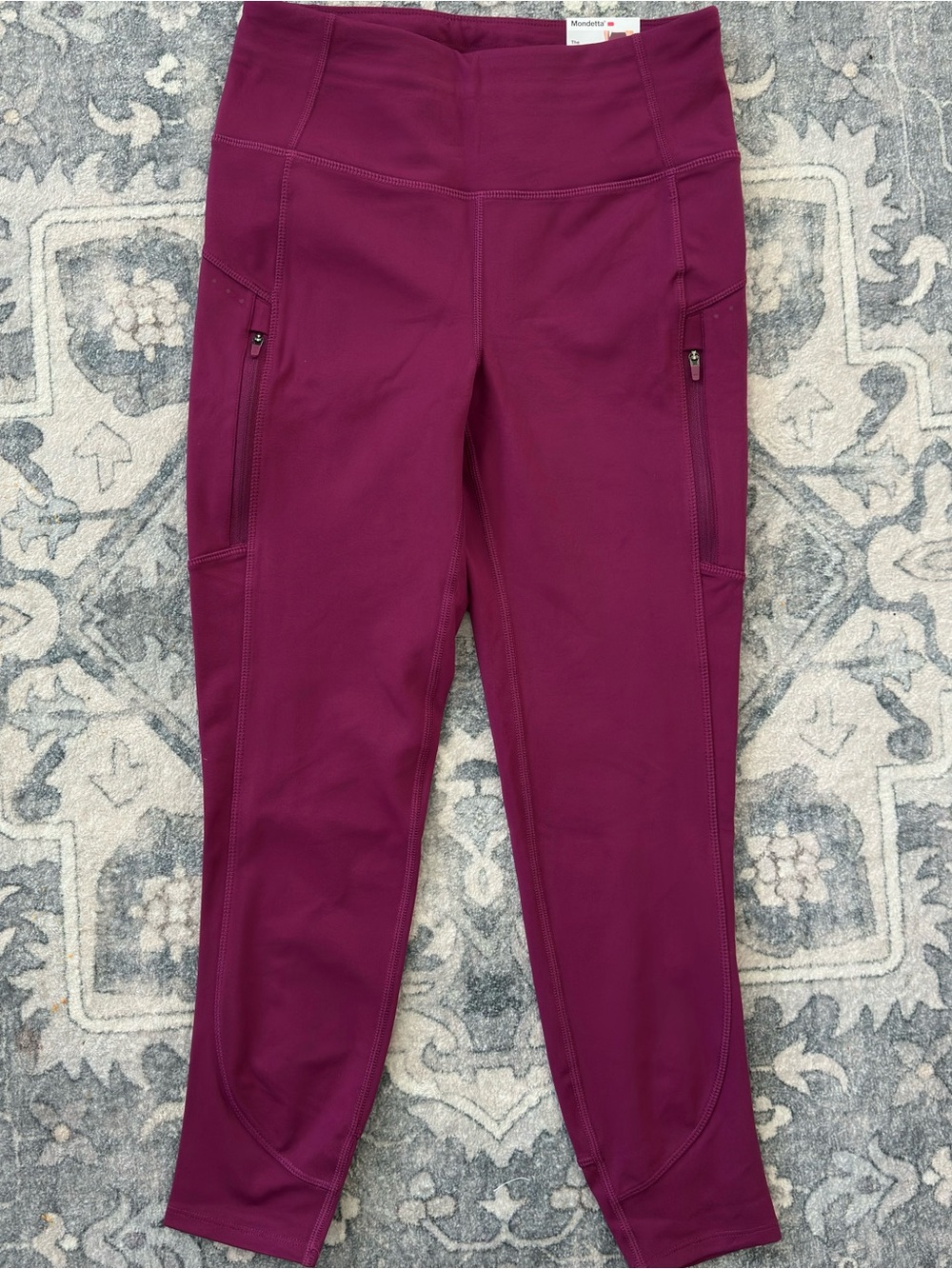 Mondetta NWT Women’s Cropped Legging Size Small Purple